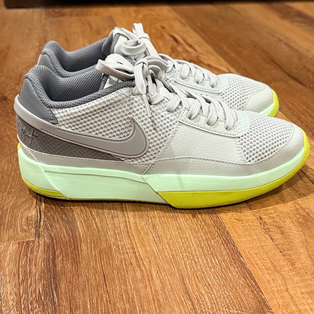 Nike Youth JA 1 Flash Sneakers (Size: 7Y)(EUC) - Picture 5 of 17
